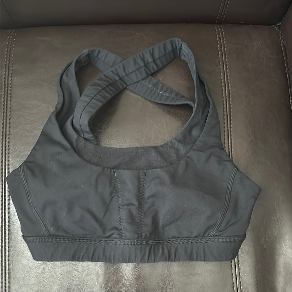 Lululemon Women's Black Sports Bra- stash it, size 6